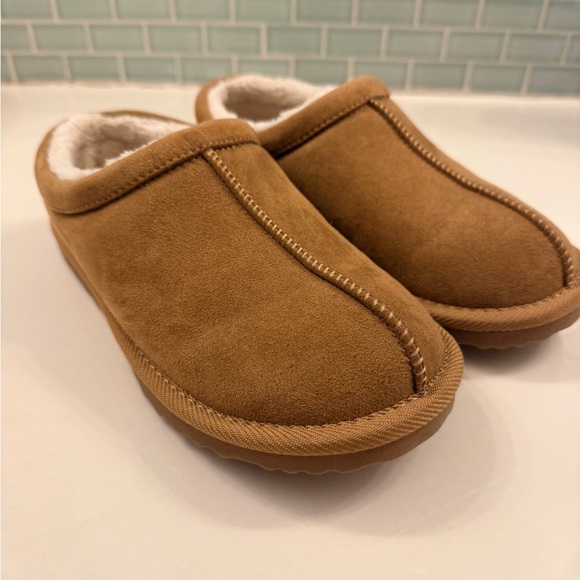 Cat & Jack Other - Cat & Jack Brown Kids Slippers - Size 2Y - Boys Girls - Indoor Outdoor